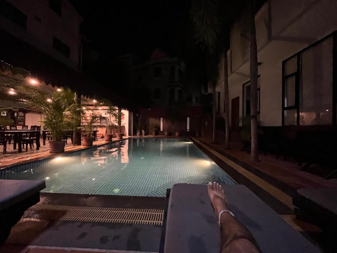 White Monkey Hotel Siem Reap Buitenkant foto