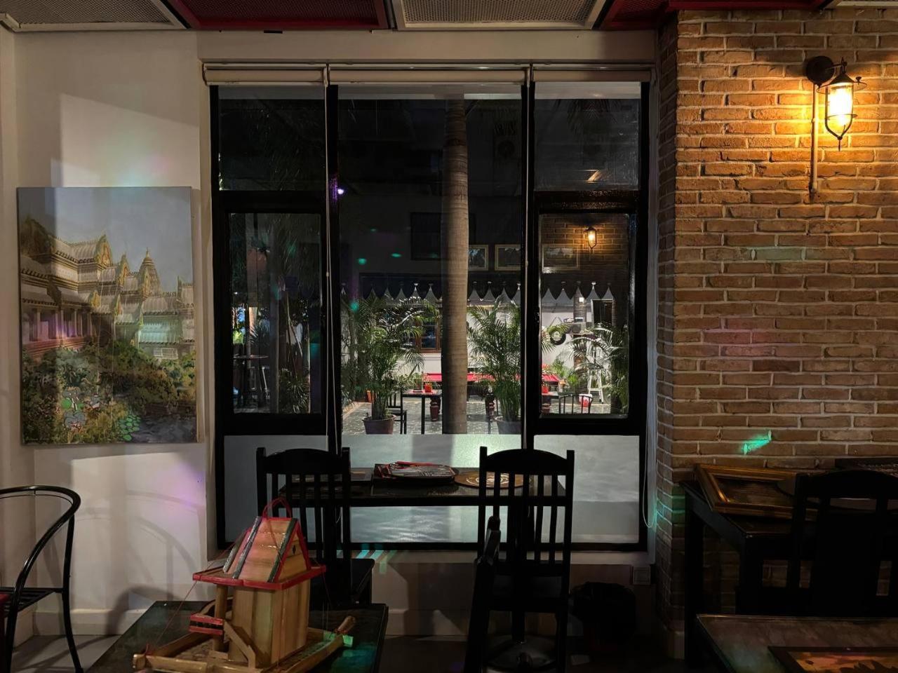 White Monkey Hotel Siem Reap Buitenkant foto