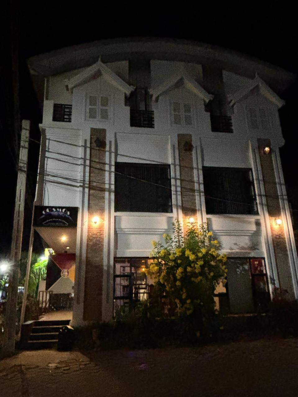 White Monkey Hotel Siem Reap Buitenkant foto