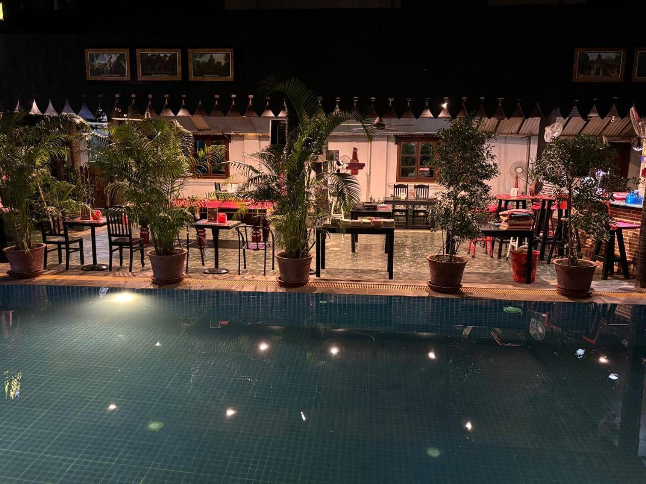 White Monkey Hotel Siem Reap Buitenkant foto