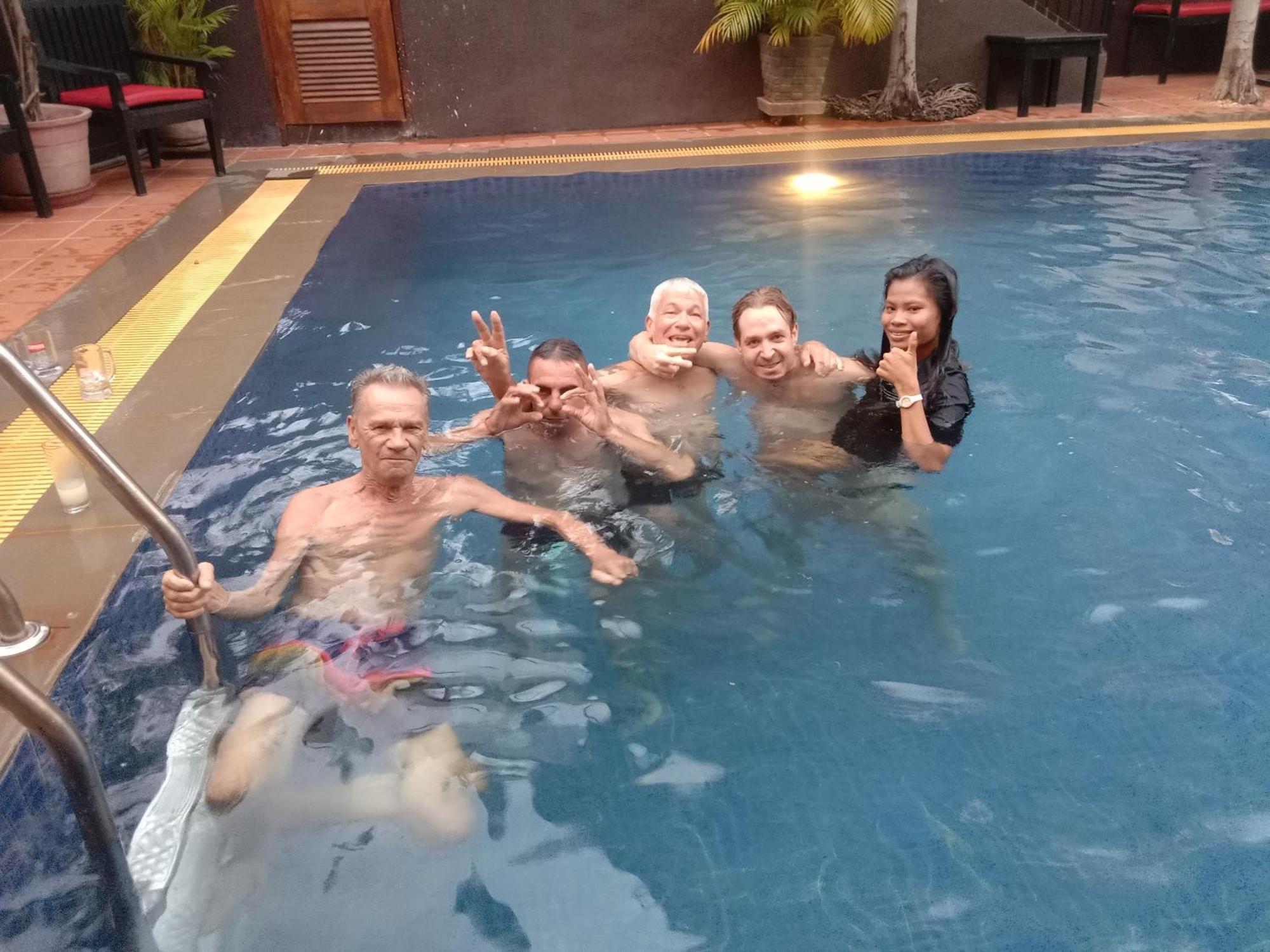 White Monkey Hotel Siem Reap Buitenkant foto